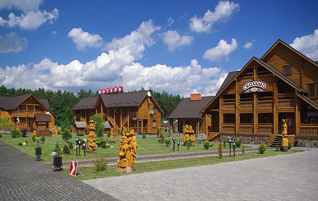 Hotel And Restaurant Complex Skolmo Klevan' Exterior photo